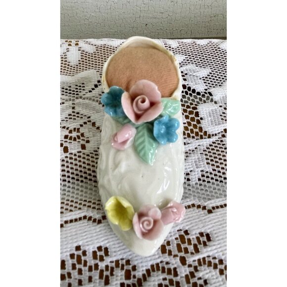 Vintage 1950s Porcelain Victorian Shoe Pin Cushion Flowers Cottage core - Picture 3 of 8